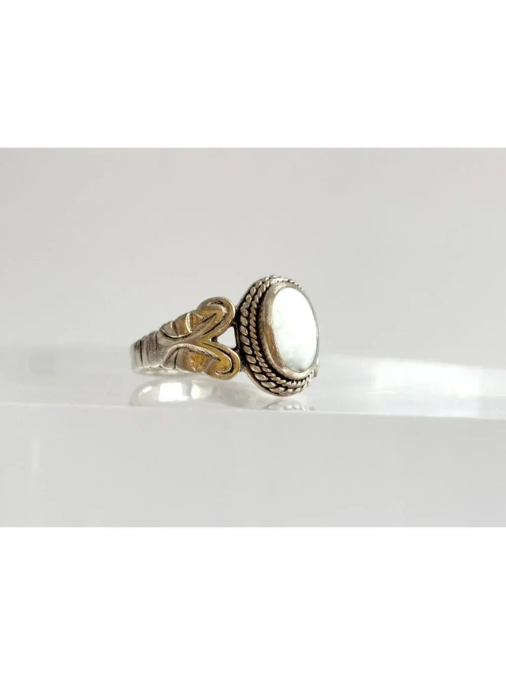 Mother of Pearl Stone Rope Frame Scroll Sterling Silver 925 Vintage Ring - sz 7